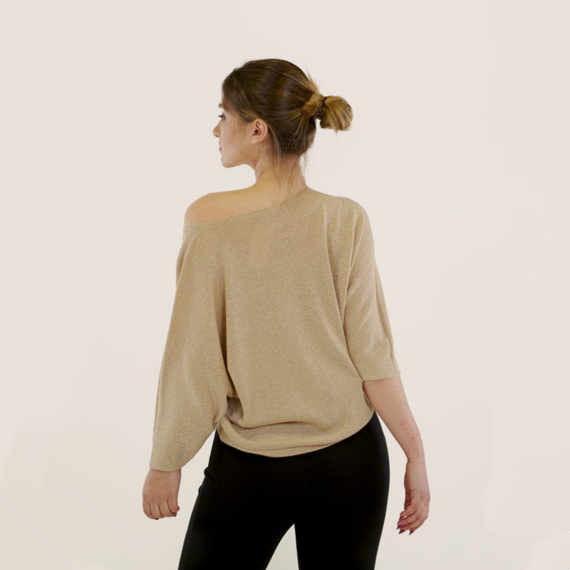 Vê-o Dailly｜Blusa com mangas morcego e lantejoulas.