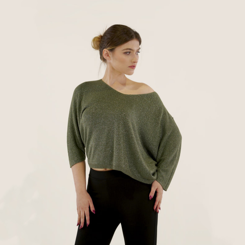 Vê-o Dailly｜Blusa com mangas morcego e lantejoulas.