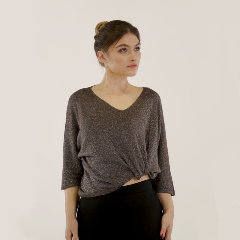 Vê-o Dailly｜Blusa com mangas morcego e lantejoulas.