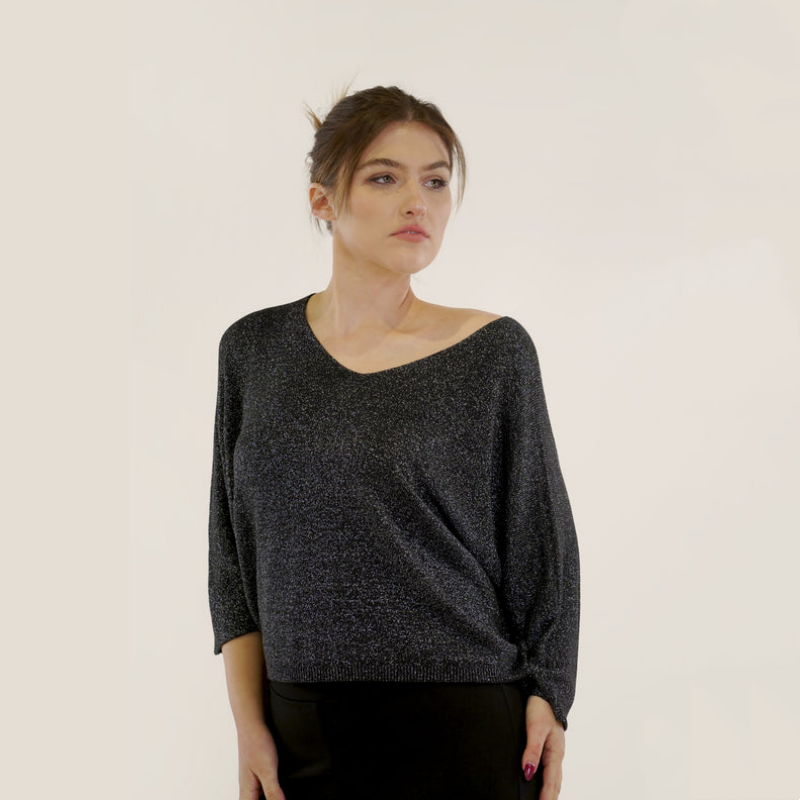Vê-o Dailly｜Blusa com mangas morcego e lantejoulas.