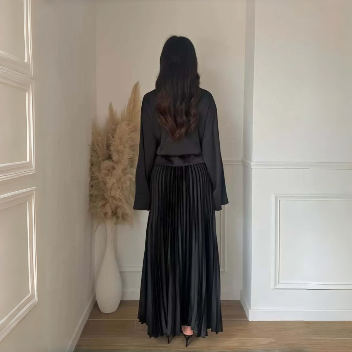 Conjunto Vê-o Studio | Top estilo envelope e saia maxi plissada