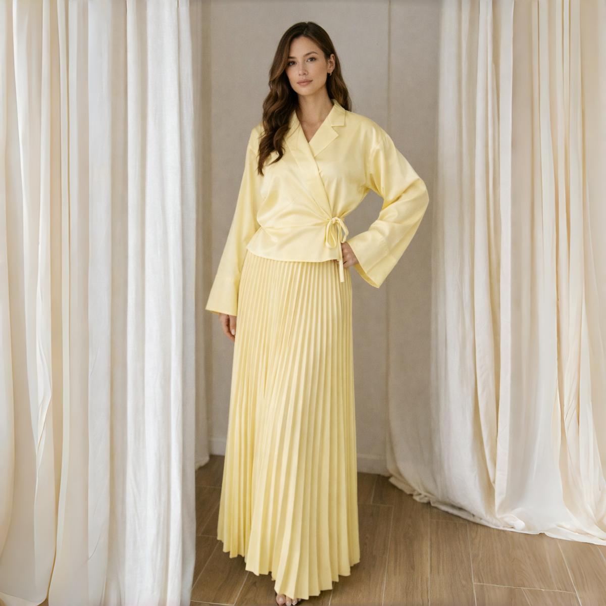 Conjunto Vê-o Studio | Top estilo envelope e saia maxi plissada