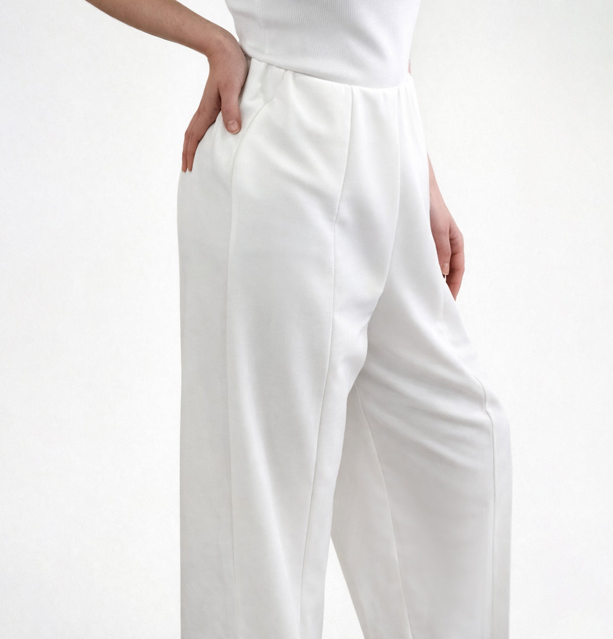 Pantalones blancos de cintura alta y pierna ancha para mujer con textura drapeada
