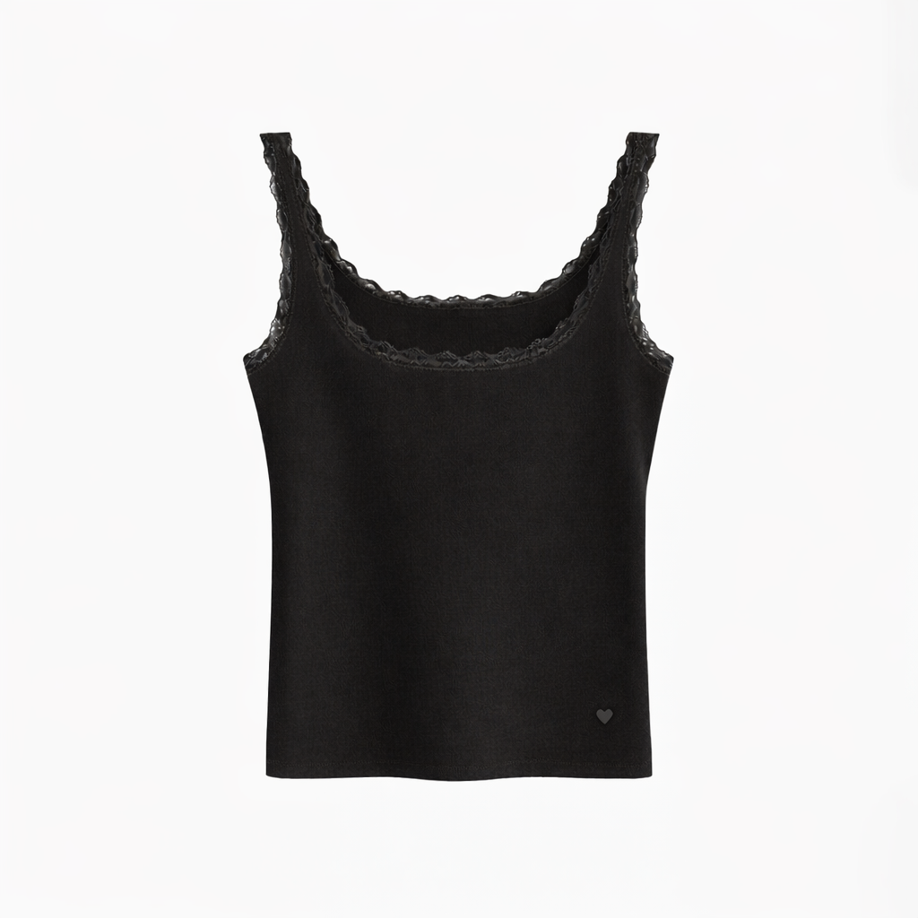 Camisola canelada com detalhes em renda e pendente em forma de coração da Vê-o Studio