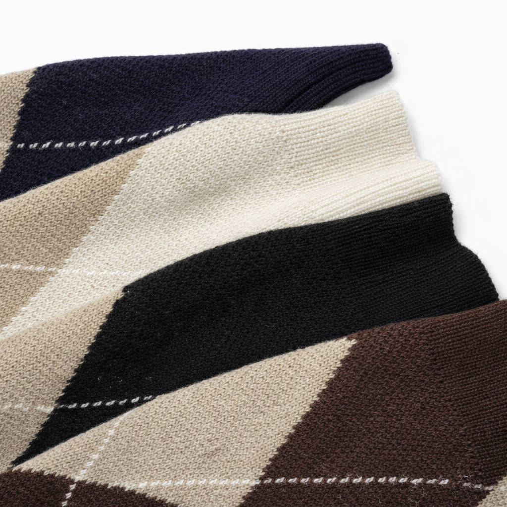Vê-o Dailly｜Camisola de malha com gola em padrão de losangos simples.